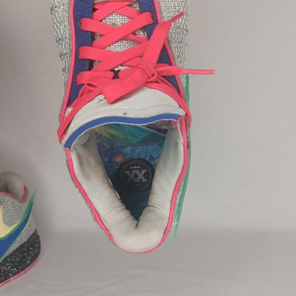 Nike - Picture 2 of 11